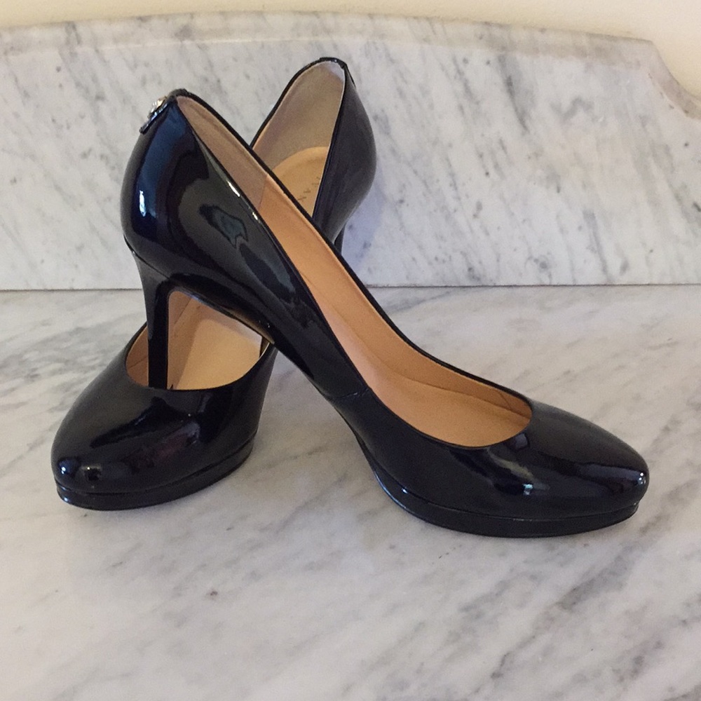 Ivanka Trump 8.5 Dark Navy Pumps
